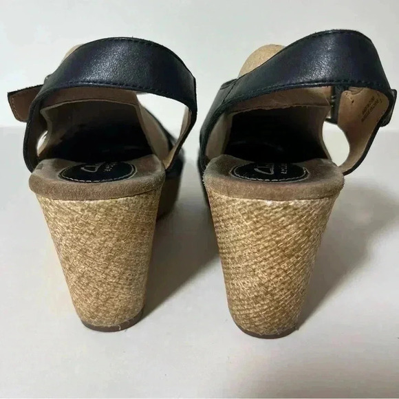 CLARKS CASLYNN HARP WOMENS BLACK LEATHER WEDGE CASUAL SANDALS STRAPPY SIZE 8.5 - Picture 4 of 9